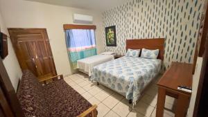 Gulta vai gultas numurā naktsmītnē Hotel Viña del Mar Omoa