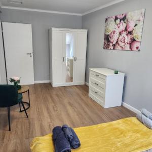 Postel nebo postele na pokoji v ubytování City Center Apartment -M