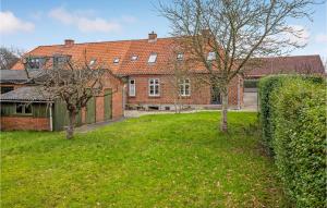 Zahrada ubytování Lovely Home In Sønderborg With Kitchen