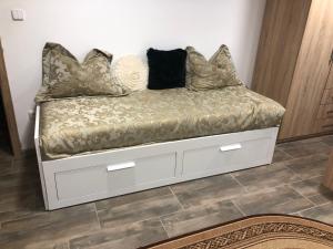 A bed or beds in a room at Útulný pokoj v soukromí