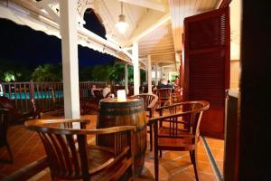 Balkon oz. terasa v nastanitvi News CleEnMain-Studio Babzou plus cadeau - Vue mer-Piscine-Jacuzzi-Plage-Bar