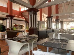 Restaurace v ubytování News CleEnMain-Studio Babzou plus cadeau - Vue mer-Piscine-Jacuzzi-Plage-Bar