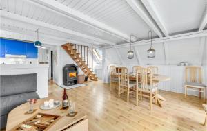 Posezení v ubytování Cozy Home In Hvide Sande