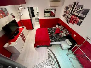 TV a/nebo společenská místnost v ubytování Duplex Juan les Pins proche plage