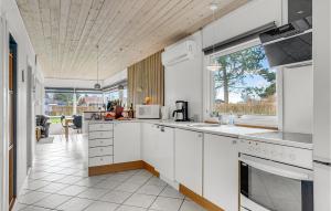 Kuchyň nebo kuchyňský kout v ubytování Holiday Home Lærkemose Iv + 15 fotografií