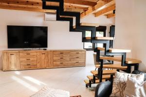 TV a/nebo společenská místnost v ubytování Sunset Home