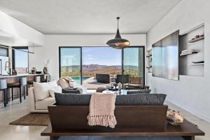 Nespecifikovaný výhled na hory nebo výhled na hory při pohledu z prázdninového domu