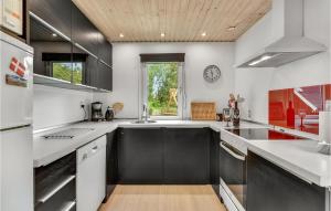 Kuchyň nebo kuchyňský kout v ubytování Holiday Home Sigfred Jensens Vej Denm
