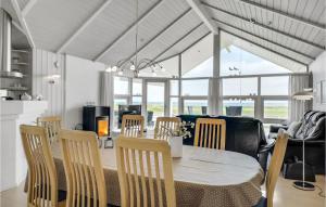 Kuchyň nebo kuchyňský kout v ubytování Holiday Home Vinkelbæk Nordborg Iv
