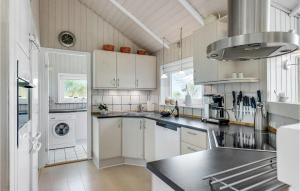Kuchyň nebo kuchyňský kout v ubytování Holiday Home Vinkelbæk Nordborg Iv + 20 fotografií
