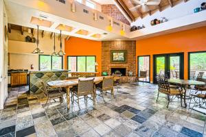 Η κουζίνα ή μικρή κουζίνα στο Ventana Canyon CONDO 2BR Condo w Pool & Tennis c