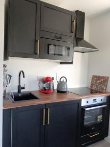 Η κουζίνα ή μικρή κουζίνα στο Dingle Escape -2 Bed -Sleeps 4