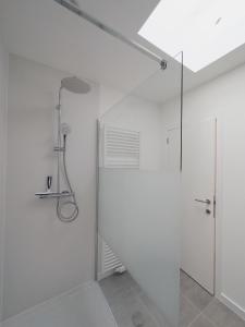 Ένα μπάνιο στο Seaside Living - Apartment Bailey +10 φωτογραφίες