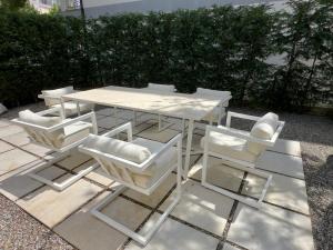 Posezení v ubytování White Beach Villa 1 - Luxury
