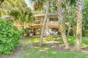 Κήπος έξω από το Townhome in Omni Amelia Resort Beach, Pool and Golf