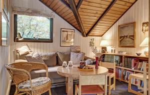 Un lugar para sentarse en Gorgeous Home In Roslev With Wifi