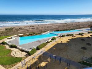 Bazén v ubytování Laguna del Mar La Serena nebo v jeho okolí