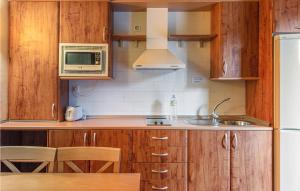 Kuchyňa alebo kuchynka v ubytovaní Cozy Apartment In Valencia De Alcantara