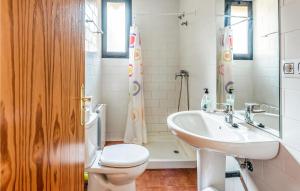Kúpeľňa v ubytovaní Cozy Apartment In Valencia De Alcantara + 1 fotografia