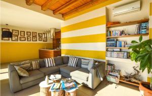 Posedenie v ubytovaní Stunning Apartment In Porto Empedocle