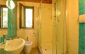 Kúpeľňa v ubytovaní Stunning Apartment In Porto Empedocle