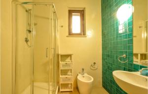 Kúpeľňa v ubytovaní Stunning Apartment In Porto Empedocle