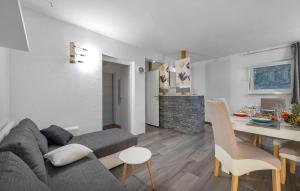 Χώρος καθιστικού στο Beautiful Home In Primosten With Wifi