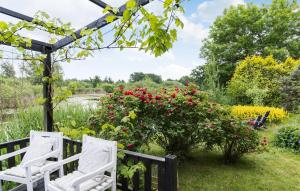 Beautiful Home In Slangerup With Wifi外面的花园