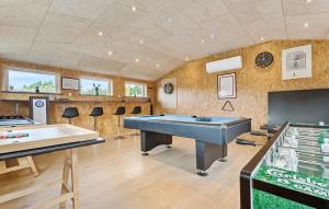 Η αίθουσα παιχνιδιών του Nice Home In Ebeltoft With Sauna +17 φωτογραφίες