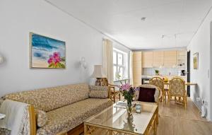 Posezení v ubytování Awesome Apartment In Hejls With Wifi