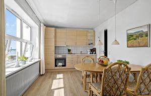 Kuchyň nebo kuchyňský kout v ubytování Awesome Apartment In Hejls With Wifi + 9 fotografií