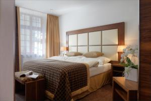 Ліжко або ліжка в номері Hotel zur Post