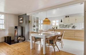 Χώρος καθιστικού στο 2 Bedroom Awesome Home In Otterup