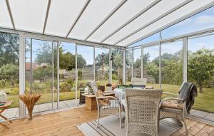 Κήπος έξω από το 2 Bedroom Awesome Home In Otterup