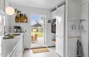 Η κουζίνα ή μικρή κουζίνα στο 2 Bedroom Awesome Home In Otterup