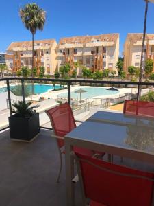 Bazén v ubytovaní Denia Mar Apartment - Mar Baltic 5 alebo v jeho blízkosti