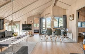 Μια τηλεόραση ή/και κέντρο ψυχαγωγίας στο Holiday Home Regulusvej Middelfart Ix