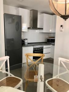 Kuchyňa alebo kuchynka v ubytovaní Denia Mar Apartment - Mar Baltic 5