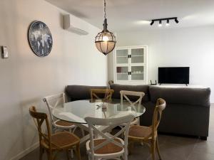 Televízia a/alebo spoločenská miestnosť v ubytovaní Denia Mar Apartment - Mar Baltic 5