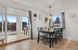 Φωτογραφία από το άλμπουμ του 4 Bedroom Lovely Home In Hejls σε Hejls