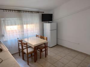 Dapur atau dapur kecil di Apartman Vir