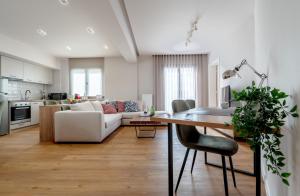 Kuchyňa alebo kuchynka v ubytovaní Live Life Plaka Apartment