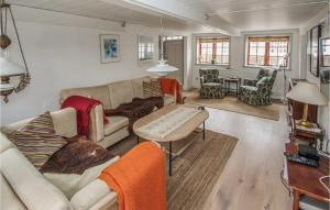 Posezení v ubytování Cozy Apartment In Samsø With Wifi