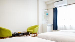 Postel nebo postele na pokoji v ubytování Ayanishiki大阪西九条STAY