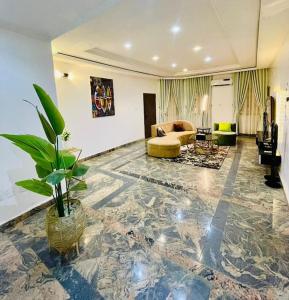 Gallery image of Luxury Oasis 2 - Entire 2 Bedroom Apartment in Abuja with Pool, Gym, WiFi, Balcony, and Garden in Abuja