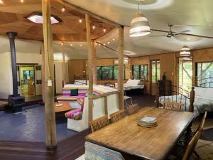 Ένα ή περισσότερα κρεβάτια σε δωμάτιο στο Getaways at Byfield