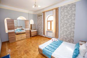 Postel nebo postele na pokoji v ubytování Baku Badamdar Villa + 59 fotografií