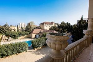 Bazén v ubytování Baku Badamdar Villa nebo v jeho okolí