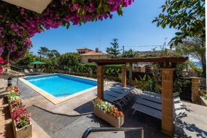 Kolam renang di atau dekat dengan Chalet 'Cala Murta' mit eigener Terrasse