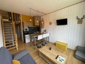 Η κουζίνα ή μικρή κουζίνα στο Studio rénové au pied des pistes, idéal pour 4 pers, avec WiFi, animaux acceptés, casier à skis inclus - FR-1-787-54